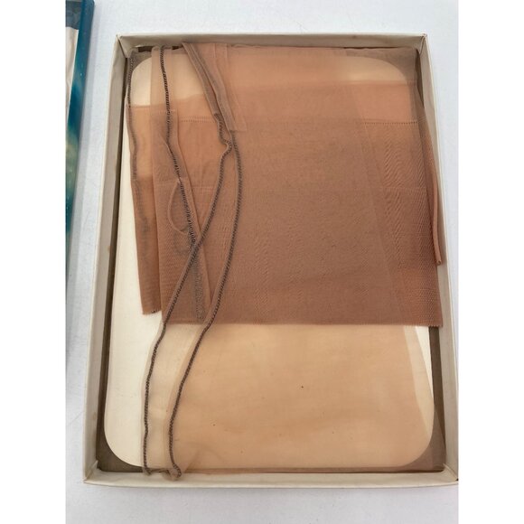 Vintage Mojud Vivette Nylon Stockings 9 Medium First Quality Dark Seam 60 Gauge - Picture 4 of 7